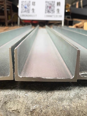 ปรับแต่ง GB มาตรฐาน U Channel Hot-dip Galvanized Channel Steel สําหรับการก่อสร้าง