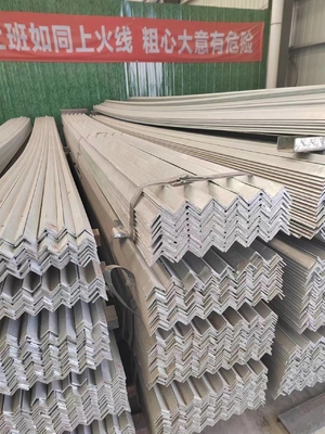 สแตนเลสมุมดํา ASTM A36 A53 Q235 Q345 คาร์บอนเท่า L รูปแบบสแตนเลสมุมอ่อนสําหรับโรงงาน