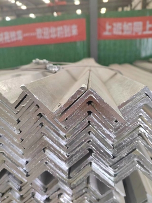 การให้บริการเท่ากัน ASTM EN S235JR S275JR S355JR A572 มุมเหล็กคาร์บอนสําหรับโครงสร้างเหล็ก