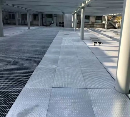 สไตล์การออกแบบอุตสาหกรรม สนามเหมือง แกลวนไซส์สแตนเลส Grating Floor สําหรับ Platform Walkway