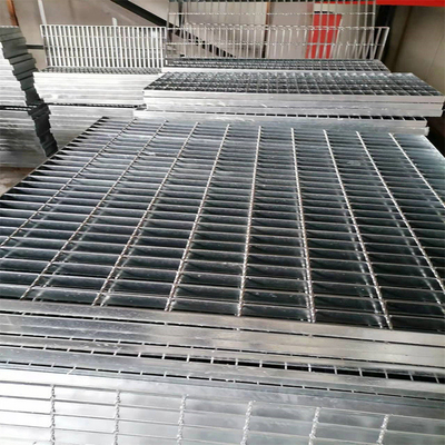 50 มิลลิเมตร Cross Bar Pitch โลหะพื้น Grating ด้วยเงินจบและการเคลือบป้องกันการกัดกร่อน