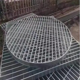 1m x 1m Steel Grating Pigeon Floor Grill พร้อม 50mm Cross Bar Pitch Industrial Design ราคาถูก